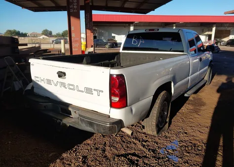 2003 Chevrolet Silverado 1500 z USA, uszkodzony, nr VIN 1GCEC19T63E104614